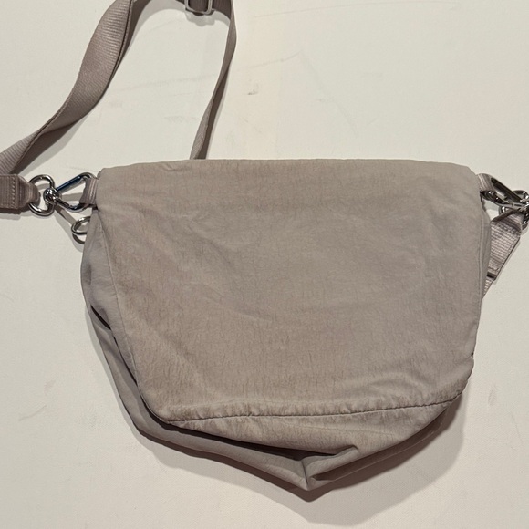 Lululemon Athletica Light Gray Crossbody Bag - Picture 3 of 4